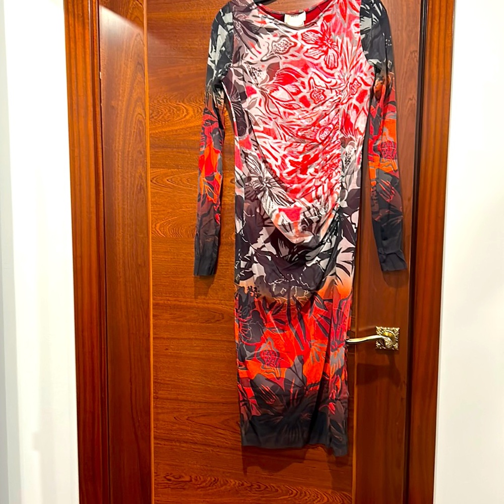 Fuzzi midi dress. Long sleeve.      XL but runs small. Stretchy material.